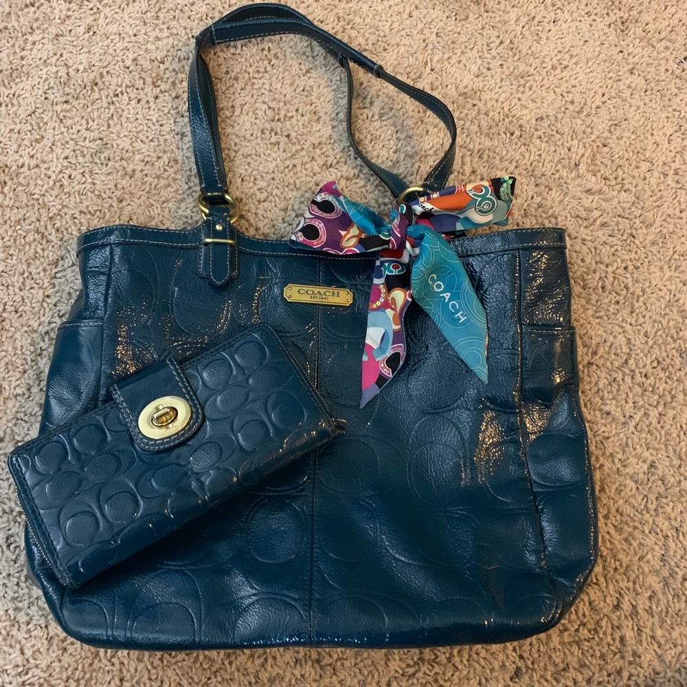 COACH BUNDLE: Purse, matching wallet, and scarf